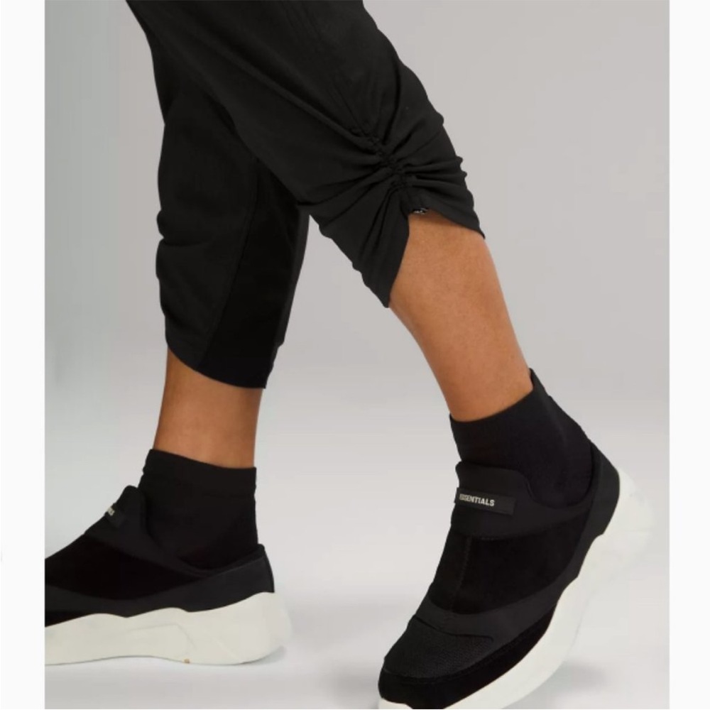 Lululemon Dance Studio Mid-Rise Crop 25” Pants Black Size 12 - Picture 4 of 14